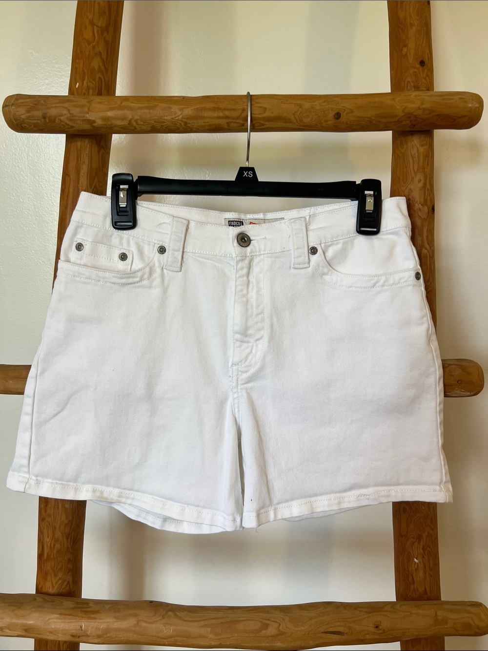 Faded Glory White Denim Shorts - Classic Five-Pocket Style